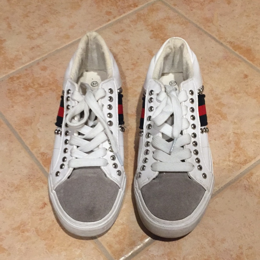 Embellished sneakers by Renuar